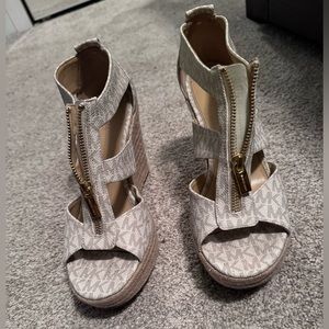 Michael Kors Damita logo Wedges